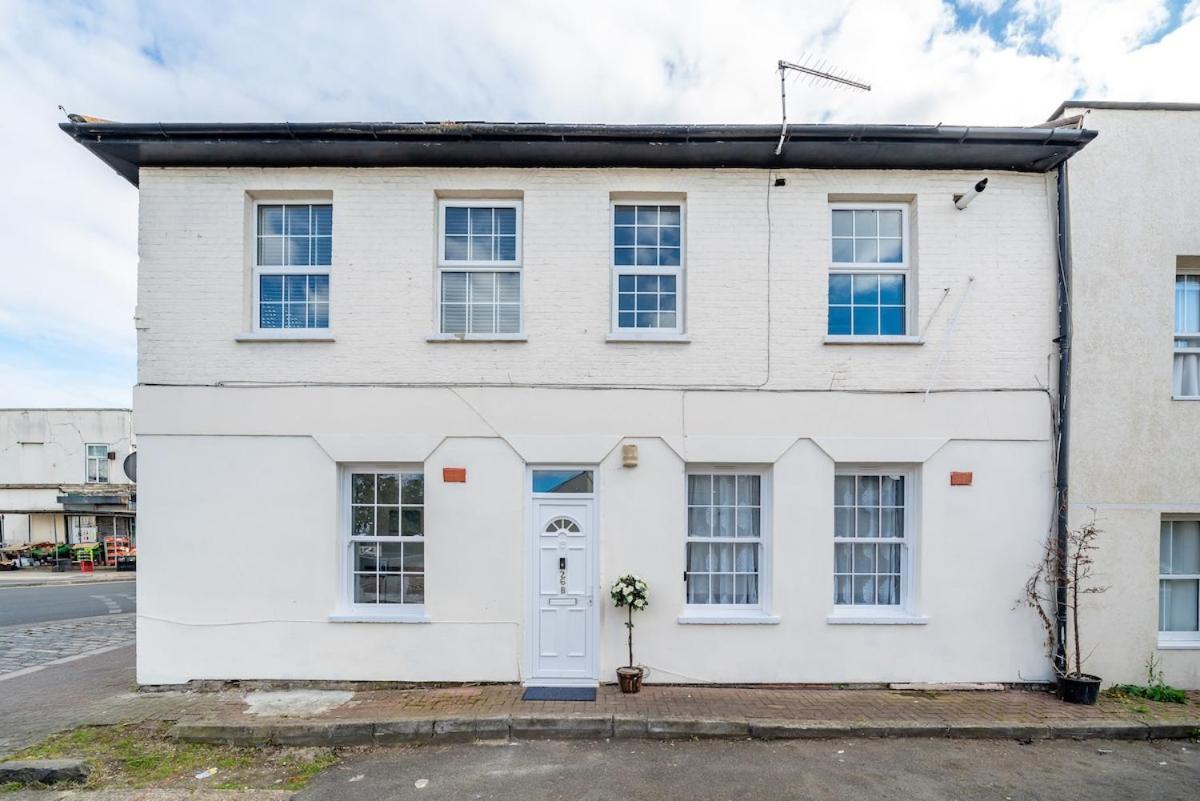 Family Near 02 Arena, Excel Centre With Parking Appartamento
