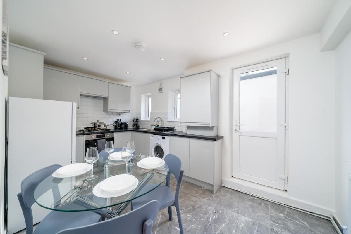 Family Near 02 Arena, Excel Centre With Parking Appartamento Londra