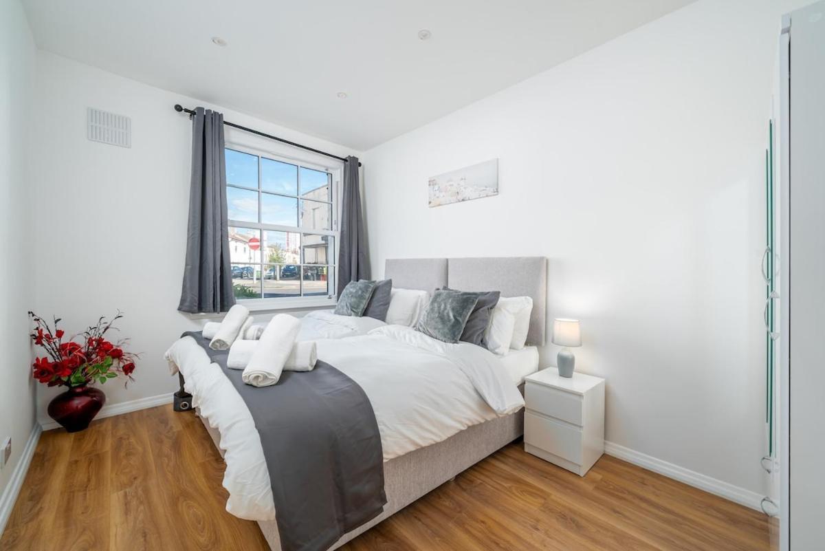 Family Near 02 Arena, Excel Centre With Parking London